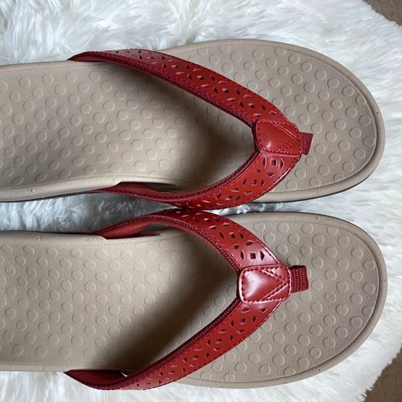 Vionic Leather Thong Sandals - Tide Anniversary - Picture 7 of 8